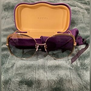 Gucci Women's Gold Frame Sunglasses-Like New